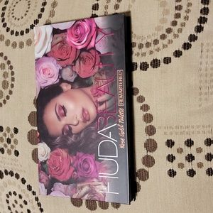 COPY - Huda Beauty Rose Gold Remastered Eyeshadow Palette
